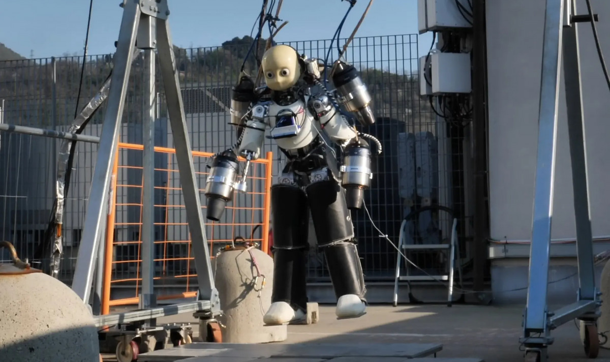 ASMO Robotics - IronCub: Flying Rescue Robot for Emergency Situations