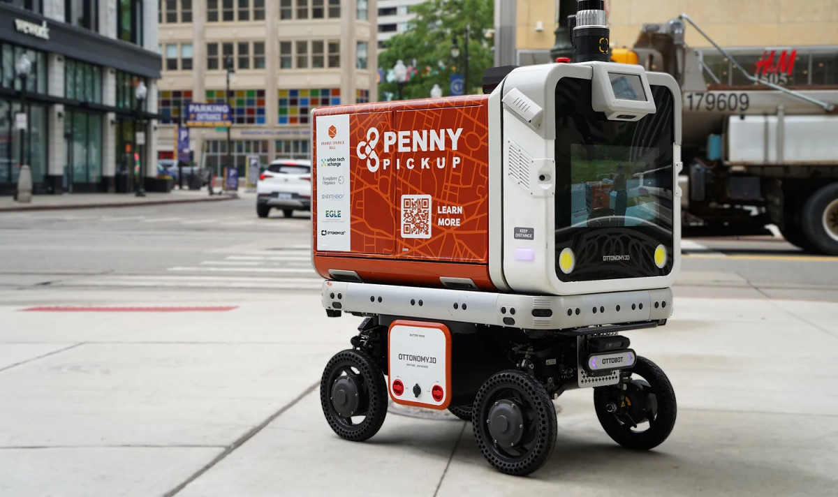 ASMO Robotics - Detroit Tests Garbage Collection Robots: Service Robots for Urban Cleaning