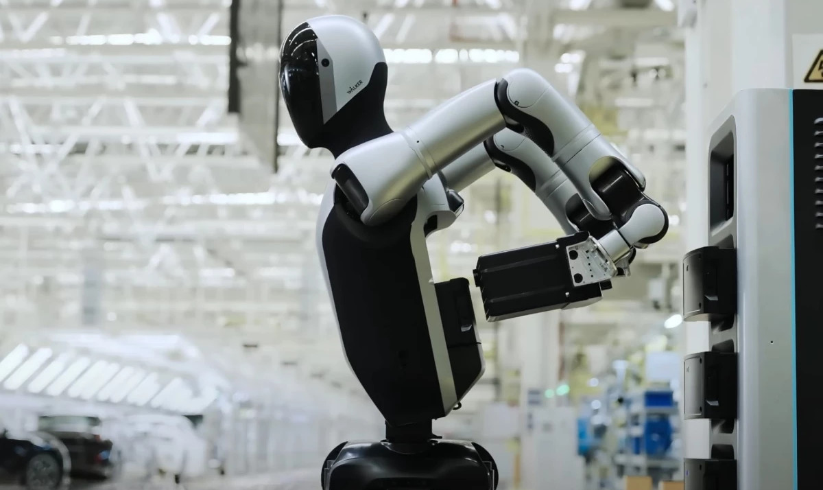 ASMO Robotics - UBTECH Walker S2: Humanoid Robot with Swappable Batteries